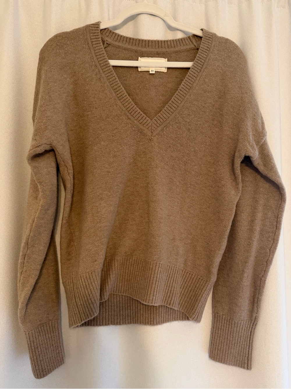 Abercrombie & Fitch V-Neck Women’s Sweater in Light Brown - Soft Knit